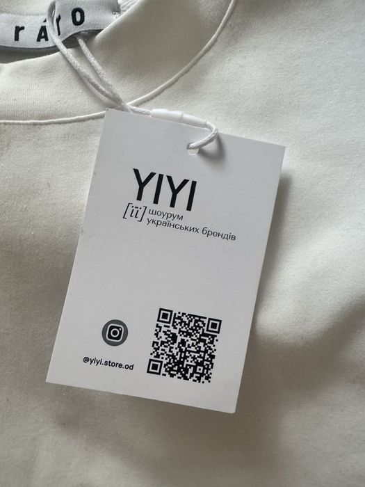 Біля базова футболка YIYI