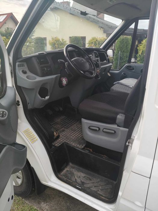 Ford transit jumbo max 2.2 , 124km