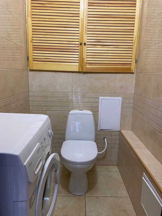 Простора 1-к  45 м²  біля метро Харківська/Позняки. Вишняківська,3