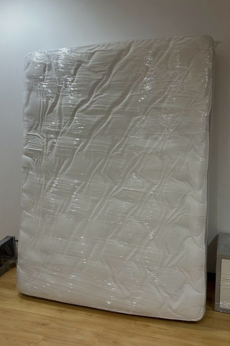 Mobiliário Completo Novo | Cama + Colchão + 2 Mesinhas + Aparador + Consola | Nunca Usado