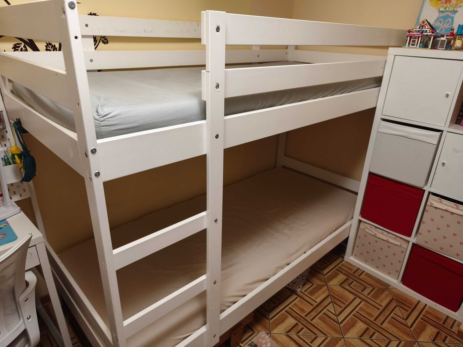 Łóżko piętrowe drewniane wraz z materacami Ikea  wymiary 90x200 cm