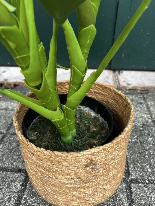 Planta artificial com cesta