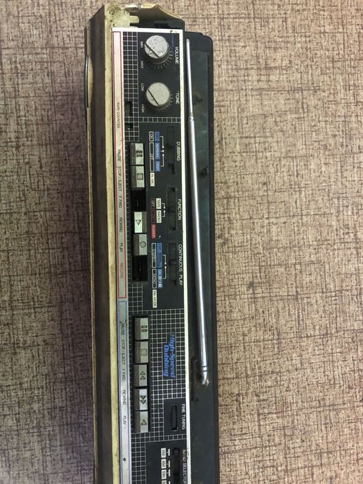 Продам  кассетный магнитофон весна шарп  волна