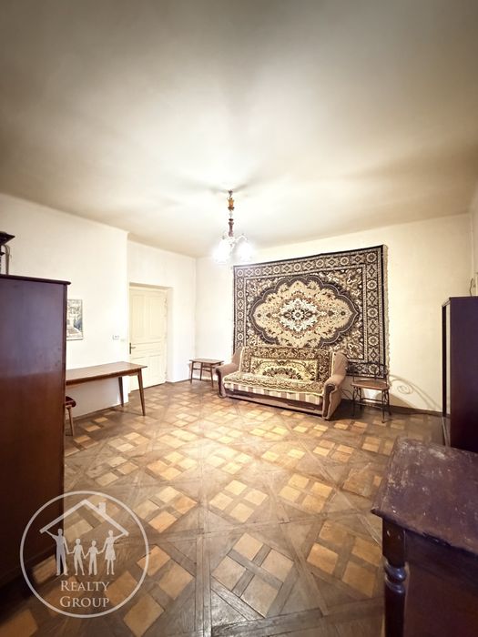 Центр, унікальний вид з вікна, фасадні вікна