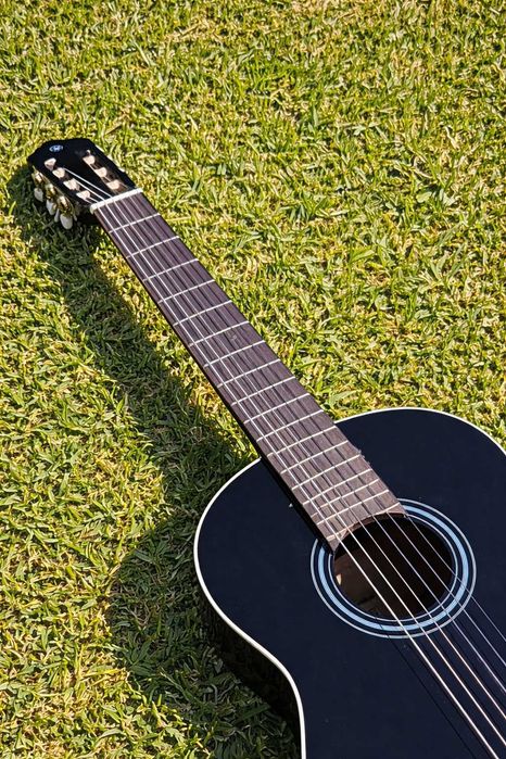 Guitarra clássica preta Yamaha