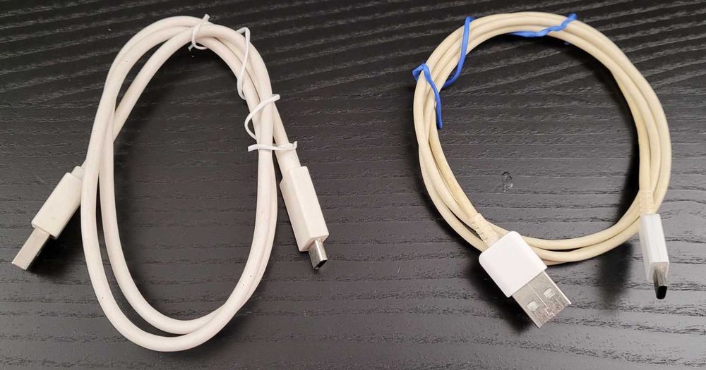 Conjunto de cabos USB diversos + auriculares Samsung