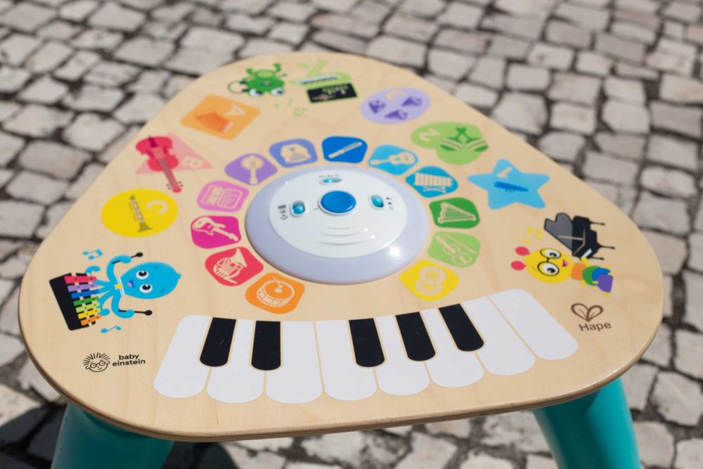 Mesa para brincar com muita musica