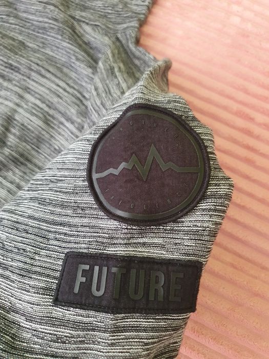 Szara  bluza z kapturem