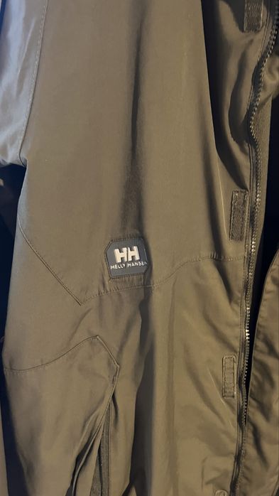 Kurtka Helly Hansen, softshell z polarową podszewką w kołnierzu, rozmiar M, kolor khaki/oliwkowy