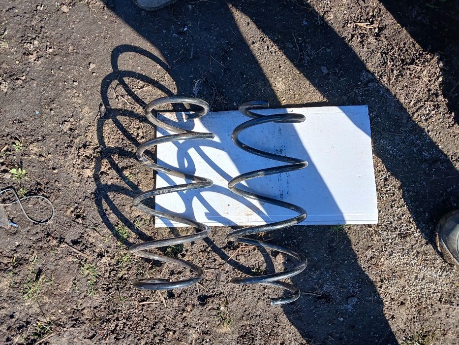 Продам передні пружини нові.КАЯБА