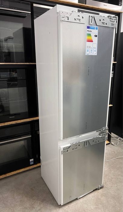 Вбудований холодильник Miele KFN 7744 C
