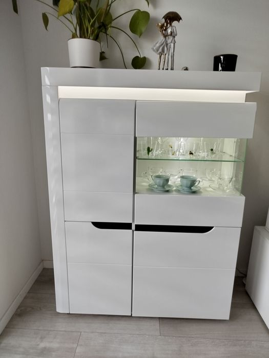 Komoda biała z podświetleniem LED
