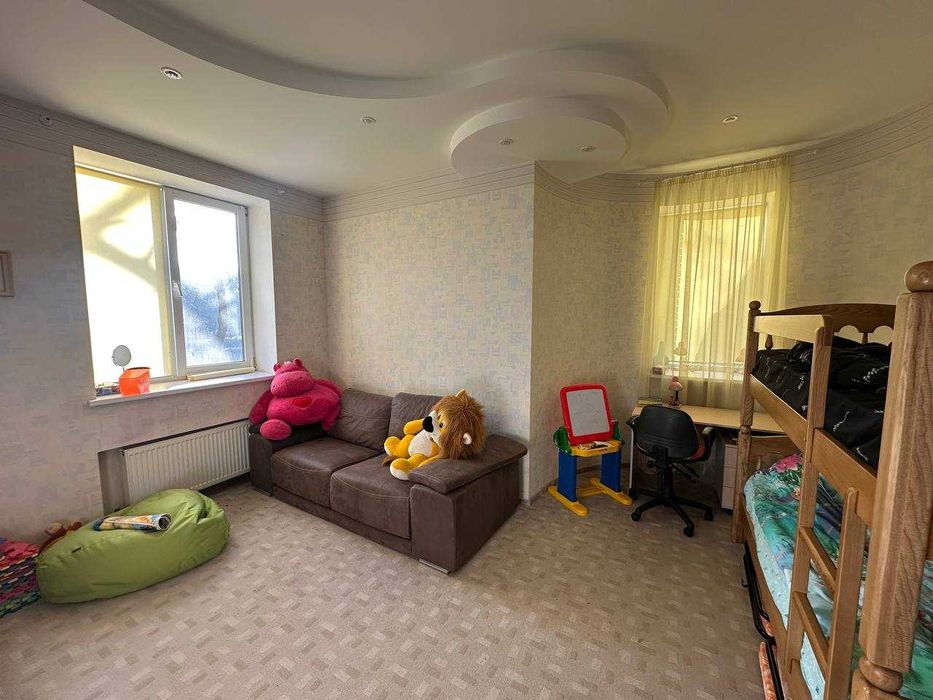 Здам шикарний будинок в Орловщині.