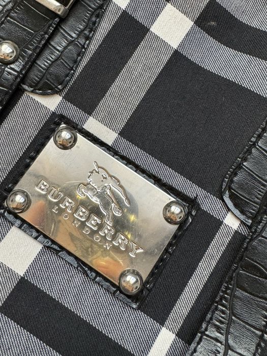 Czarna torebka w kratę