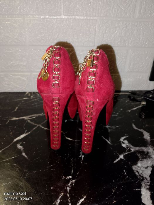 Продам босоніжки б/у