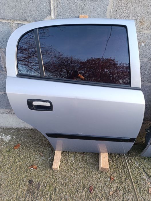 Задні двері Опель Астра G седан  права і ліва в зборі