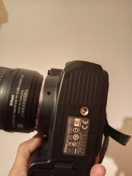 Nikon D3000 prática e leve como nova!