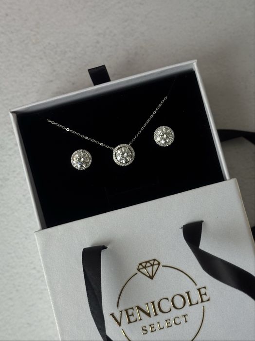 Стильний набір срібних прикрас з муассанітами, сережки, підвіска 2ct