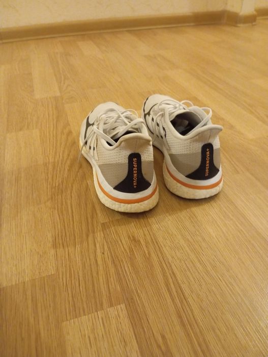 Кроссовки Адидас унисекс  в отличном состоянии