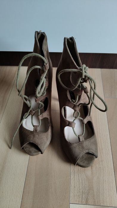 Buty na szpilce 36
