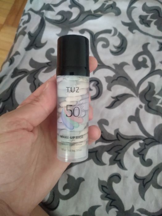 Korektor baza pod makijaż