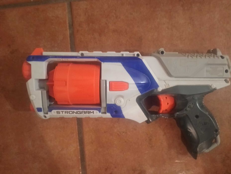 2 pistolas Nerf sem dardos