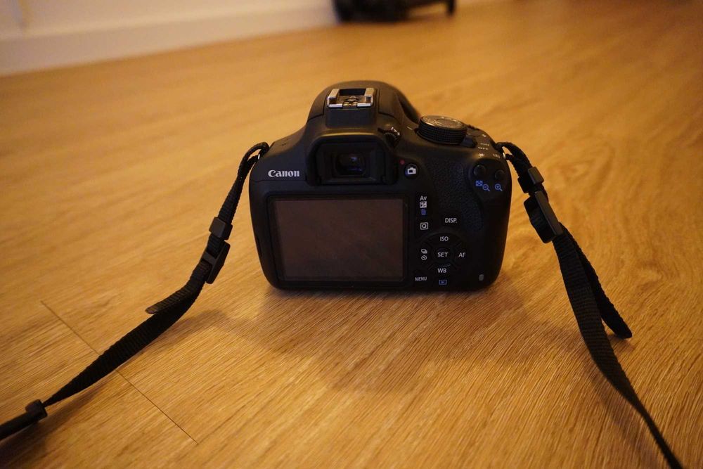 Canon EOS 1200D + EF-S 18-55mm + 2 baterias + carregador -- Kit completo