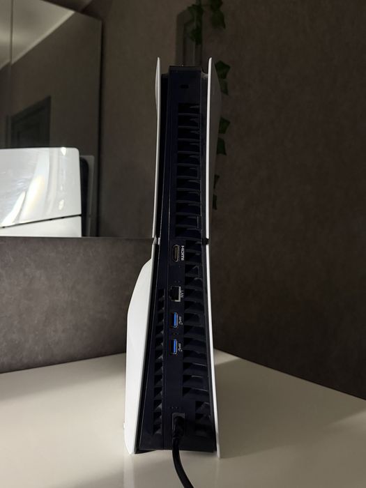 PS5 - slim + 2 джойстика и зарядка