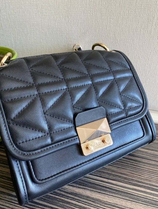 Сумка черная кожаная Karl Lagerfeld