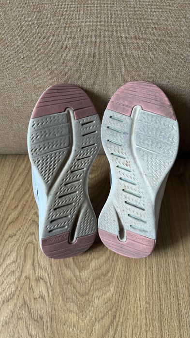 Женские кроссовки Skechers 37р.