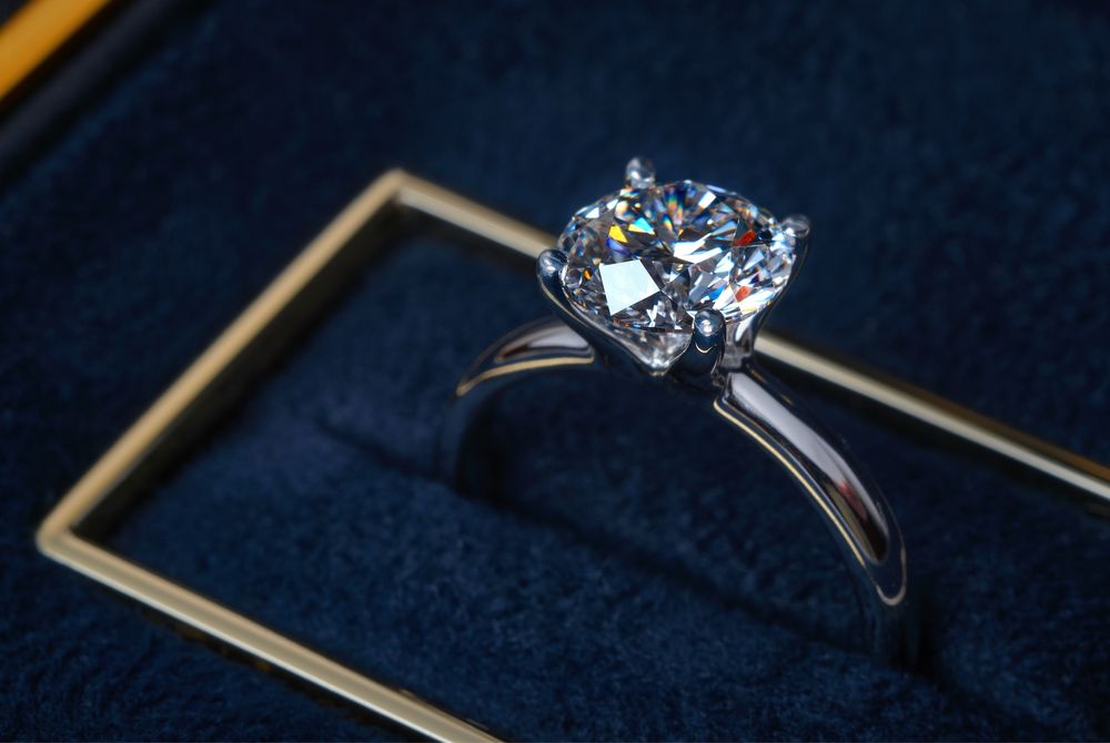 Каблучка з діамантом 2 карати