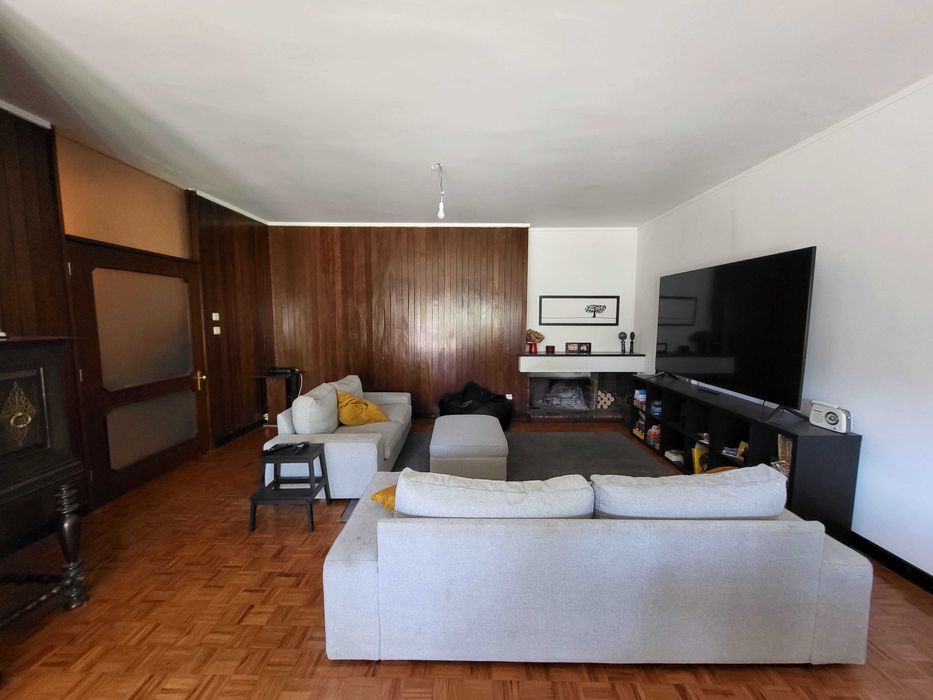 Apartamento T4 com terraço em Faria Guimarães, Porto