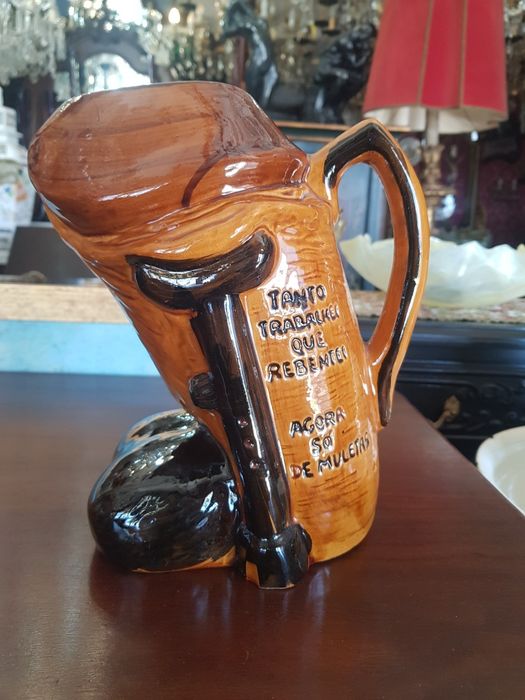 Caneca antiga falante