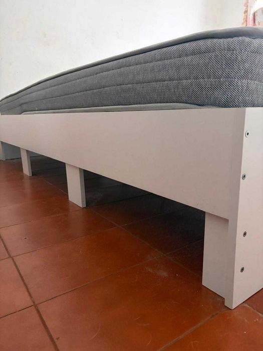 Cama c/ cavetas + colchão