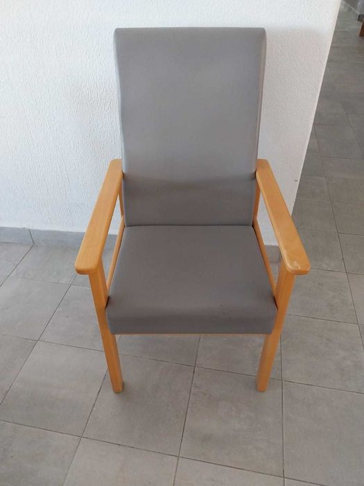 Cadeirões de Madeira