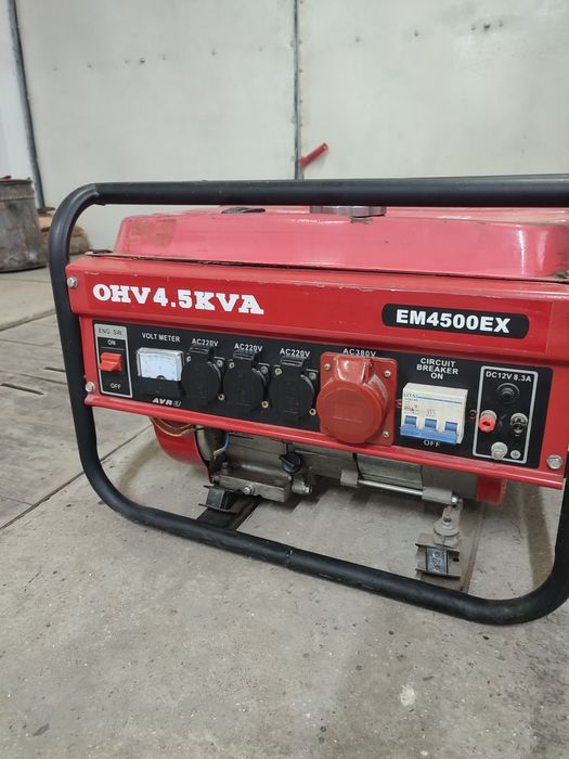 Бензиновий генератор