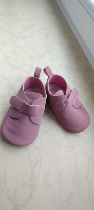 Buty dla dziewczynki niechodki r 21