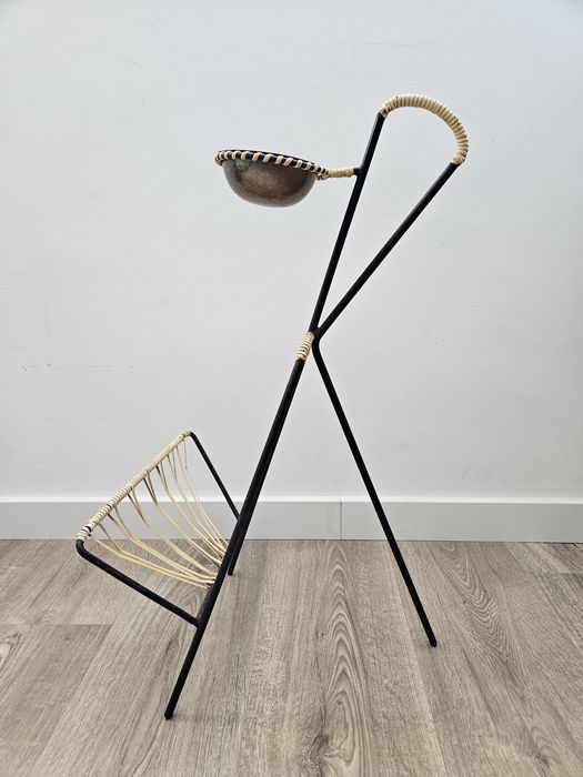 Anos 50 - Cinzeiro pé alto c/porta revistas