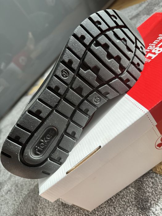 Спортивні ботинки