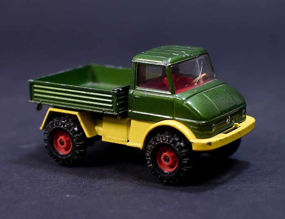 Samochodzik # Corgi - Unimog 406