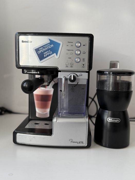 Ekspres kolbowy BREVILLE Prima Latte i młynek DeLonghi gratis