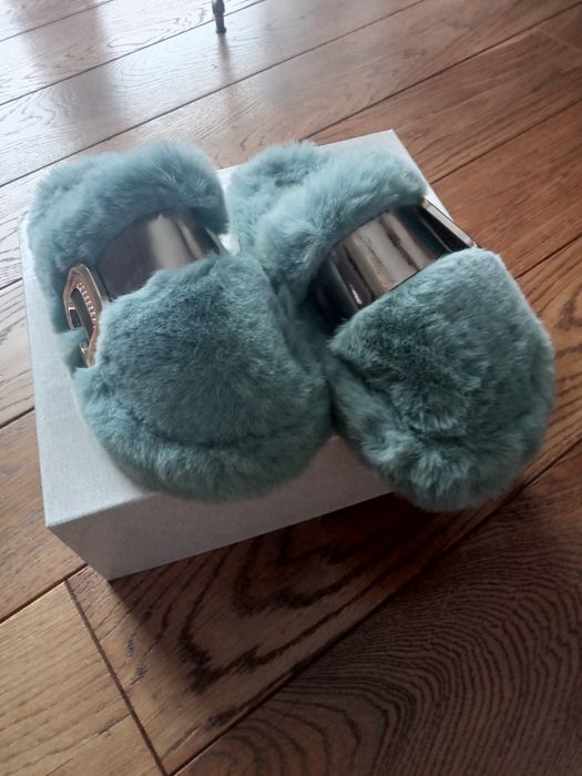 Hitowe kapcie, klapki futrzane