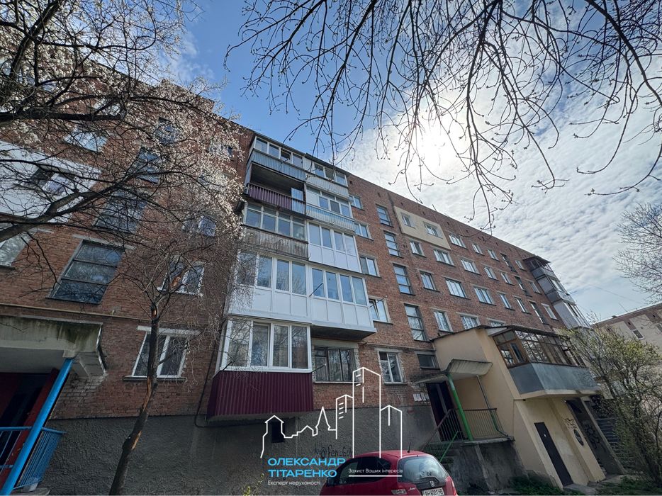 Продам 3-и кімнатну квартиру в житловому стані  на Руських Фільварках