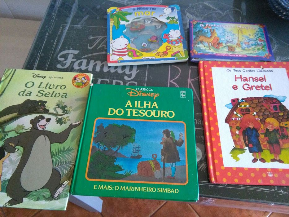 Livros Infanto-juvenis Livro da Selva A ilha do Tesouro Hansel e Grete