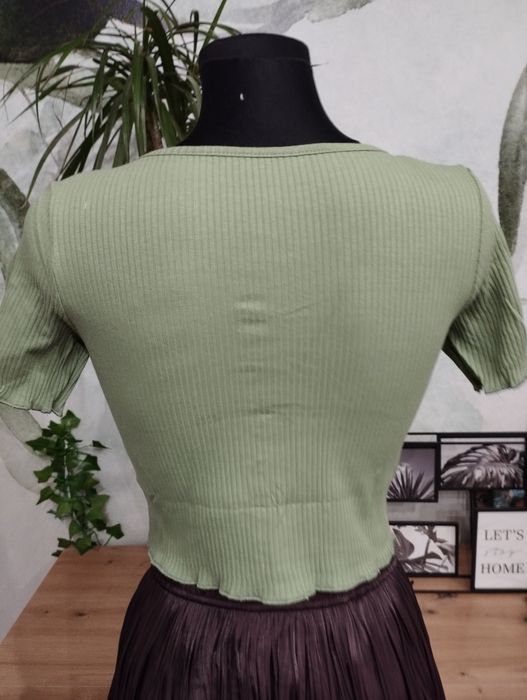 Nowy prążkowany top S
