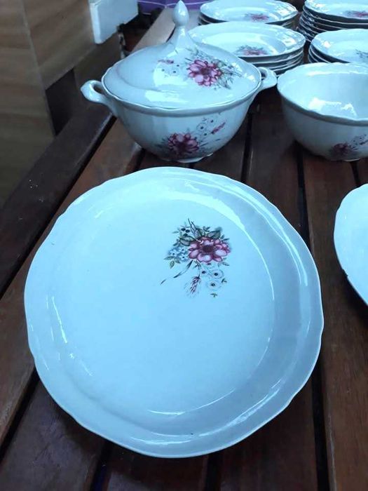 Serviço de Jantar da Porcelana SP Coimbra - 29 Peças