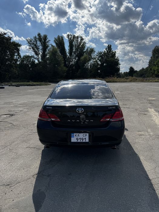 Автомобіль Toyota Avalon