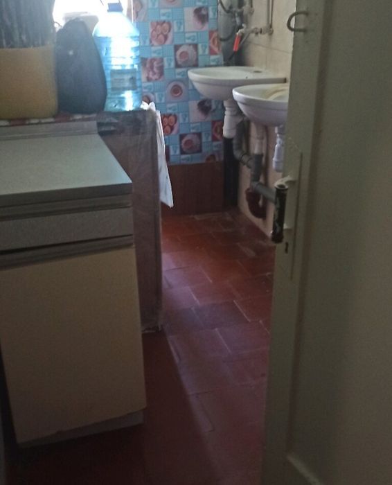 Здається кімната в гуртожитку з частковими зручностями вул. Київська