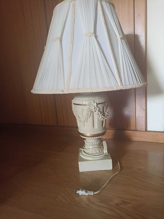 Candeeiro de Mesa Clássico – Estilo Vintage Elegante