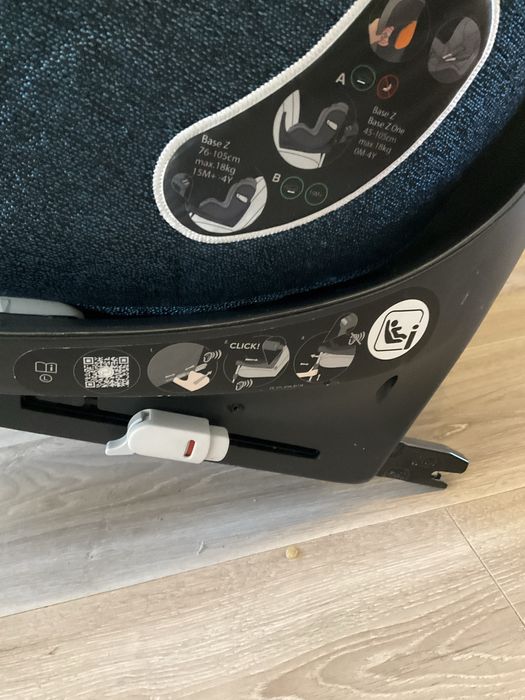 Дитяче автокрісло 360° Cybex Sirona Z i-Size (0–18 кг) з базою baze z